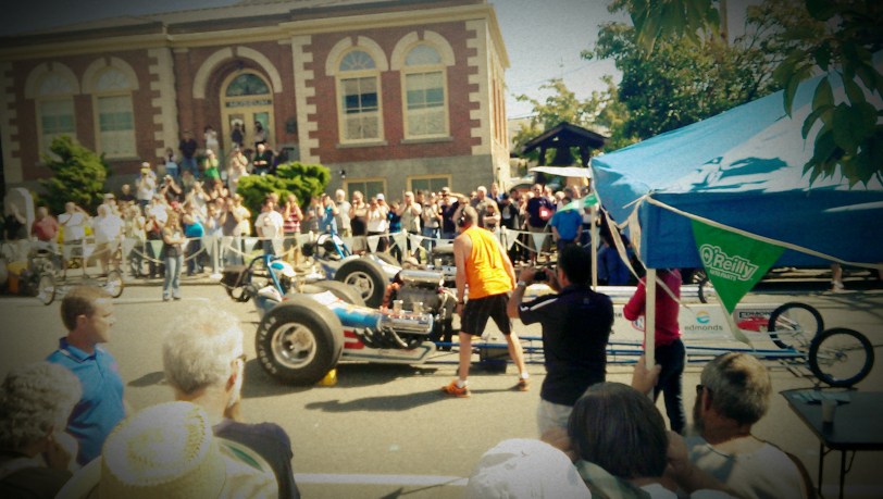 Drag racer demo.. very cool and very, very loud